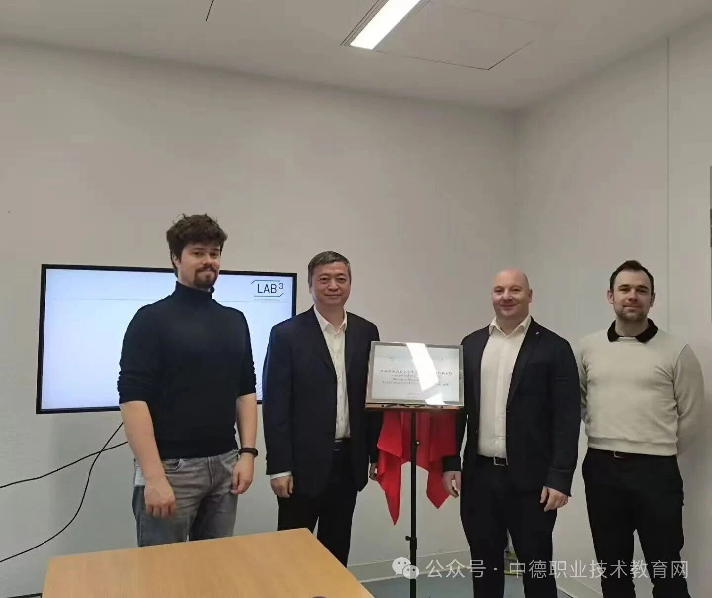 1762521594100720.jpg 5.jpg